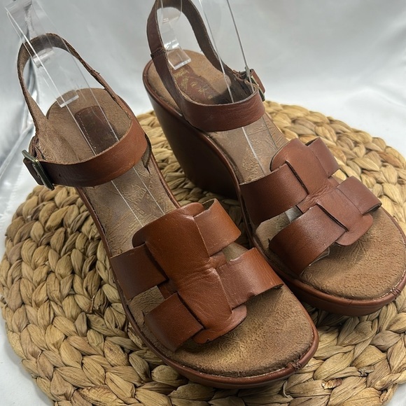 Korks Genuine Cognac  Leather Straps Uppers Comfort Wedge Sandal Size 9 - Picture 1 of 9